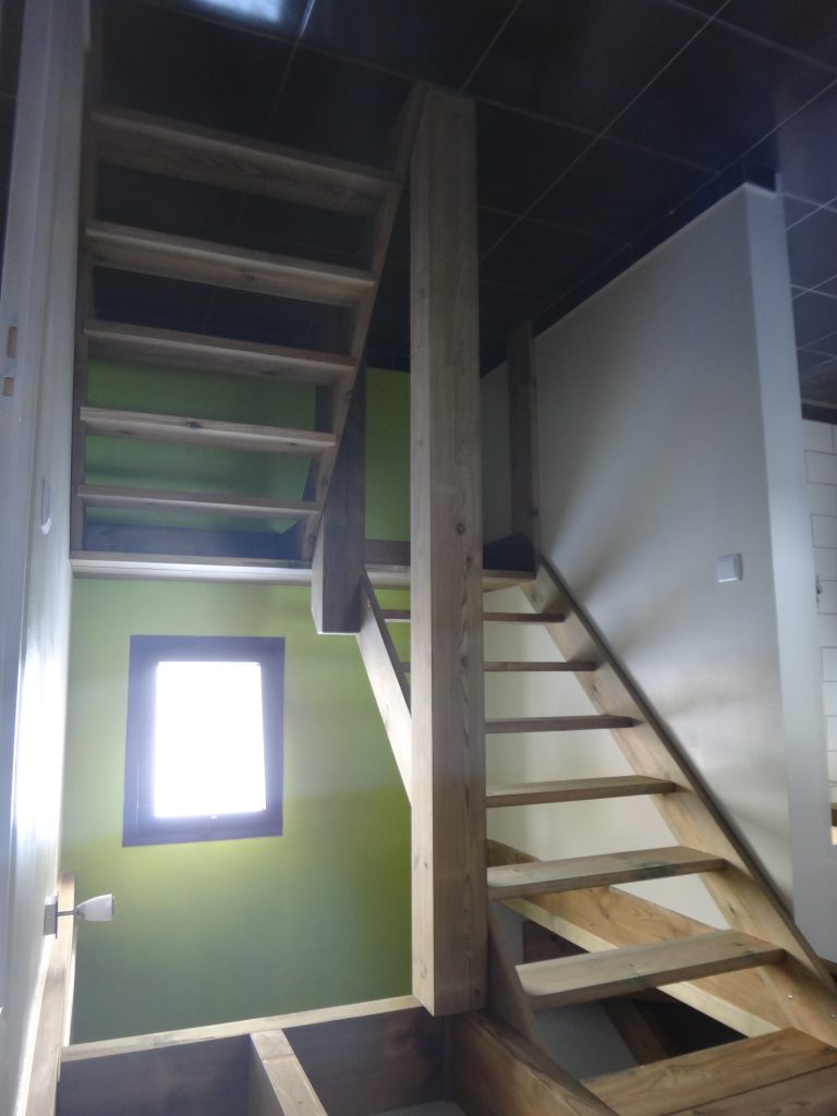 Escalier en bois a limon