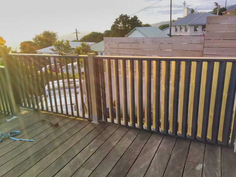 Brise-vue bois pour rambarde de terrasse