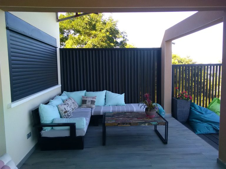 Brise-vue et vent sur terrasse